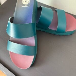 Reef Sanctuary Cushion Vista Hi **rare color**